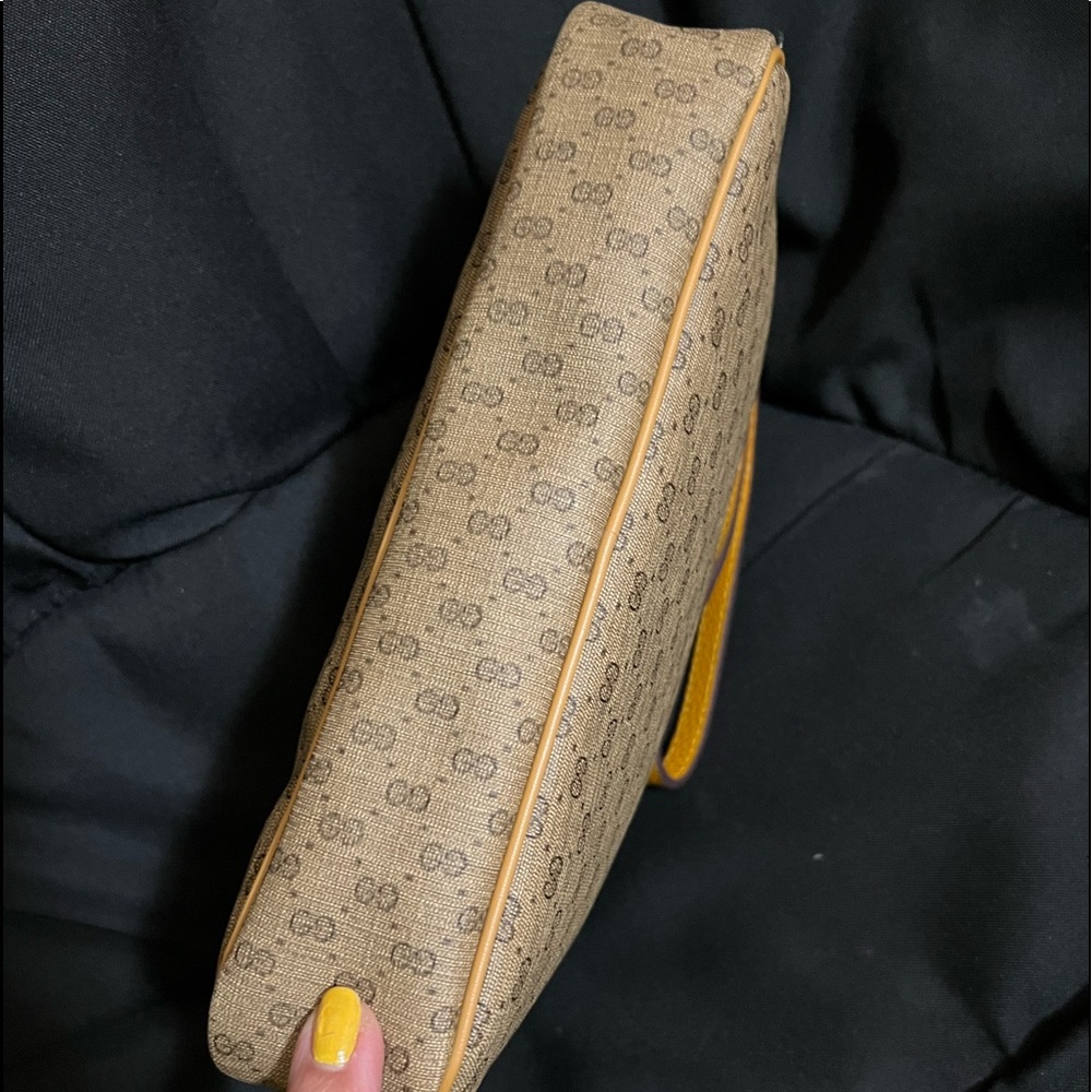 Gucci Beige and Gold Patterned Wristlet - Picture 3 of 8